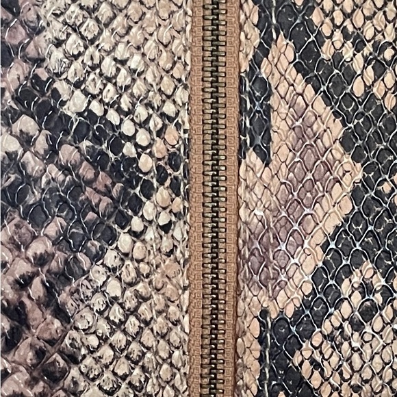 NWOT J. Renee Textured Animal Print Purse - Picture 2 of 5